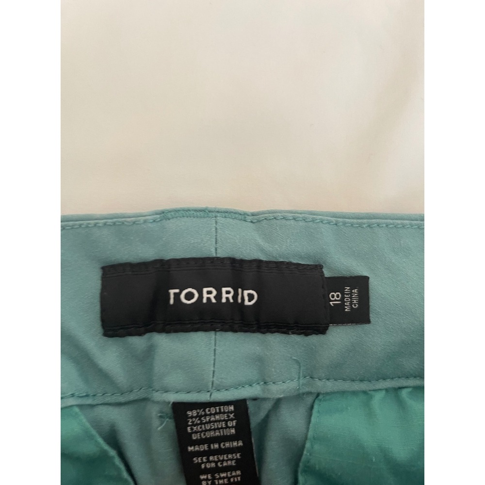 Torrid Womens Sage Green Cuffed Chino Shorts Size 18 Stretch Cotton Twill Teal - Picture 3 of 7